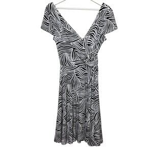 Maggy London Zebra Print Fit Flare Dress Women’s 8 Black White Short Sleeve